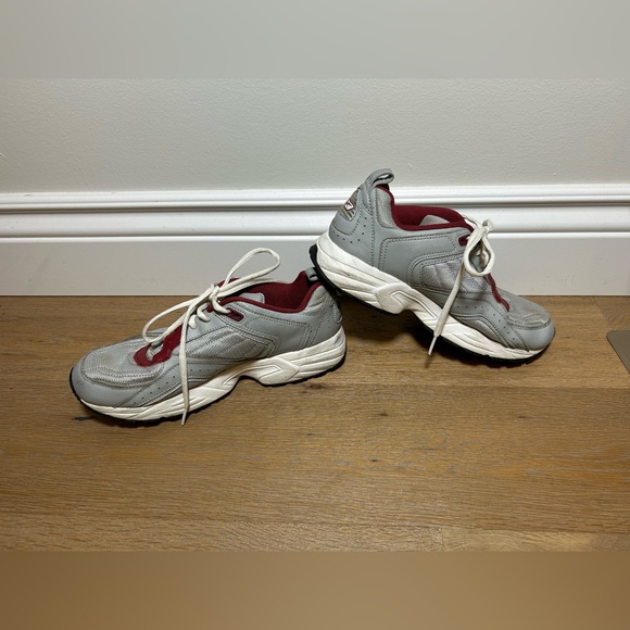 Women’s size 9 Reebok sneakers - Picture 2 of 8